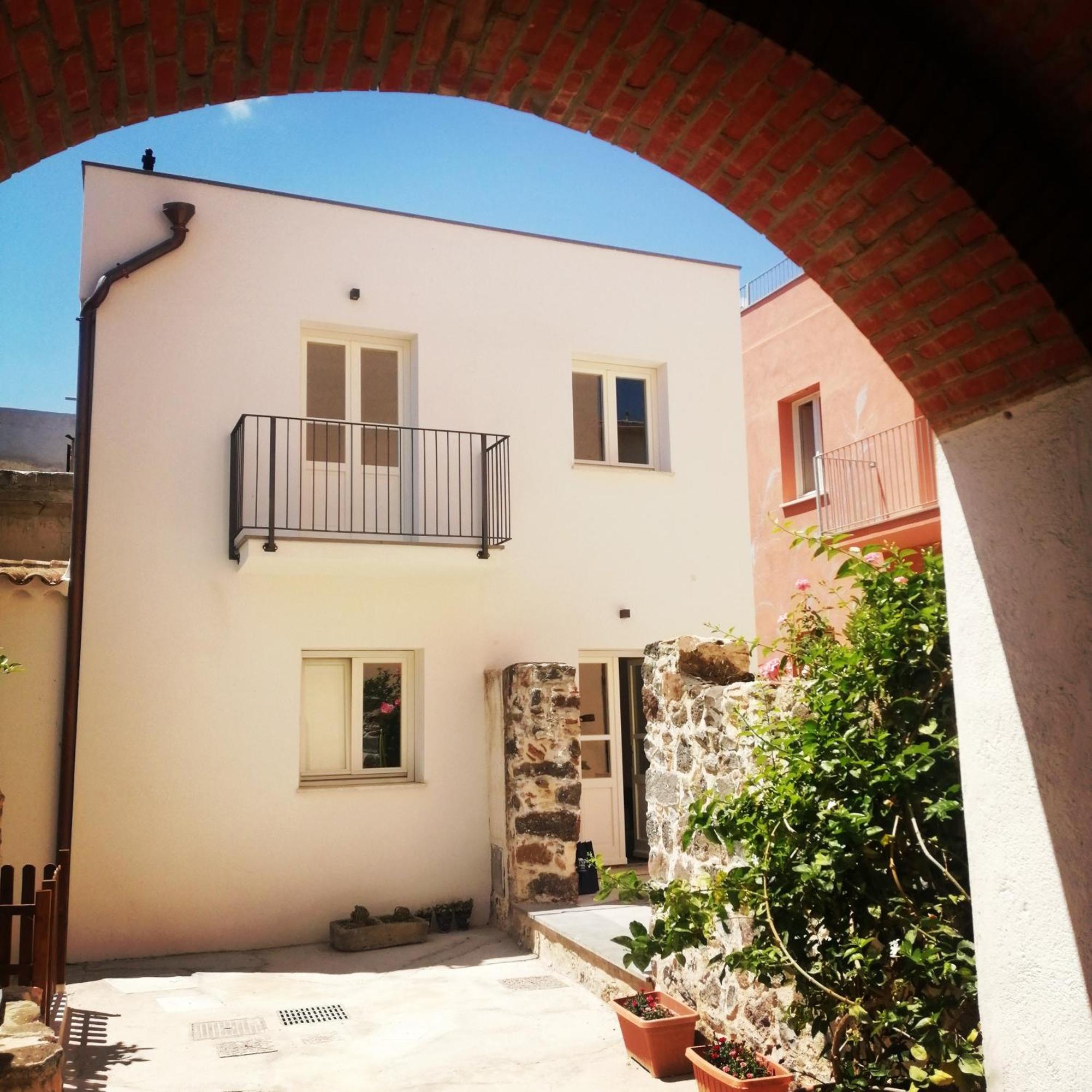 לינה וארוחת בוקר אורוסיי Casa Saba חדר תמונה